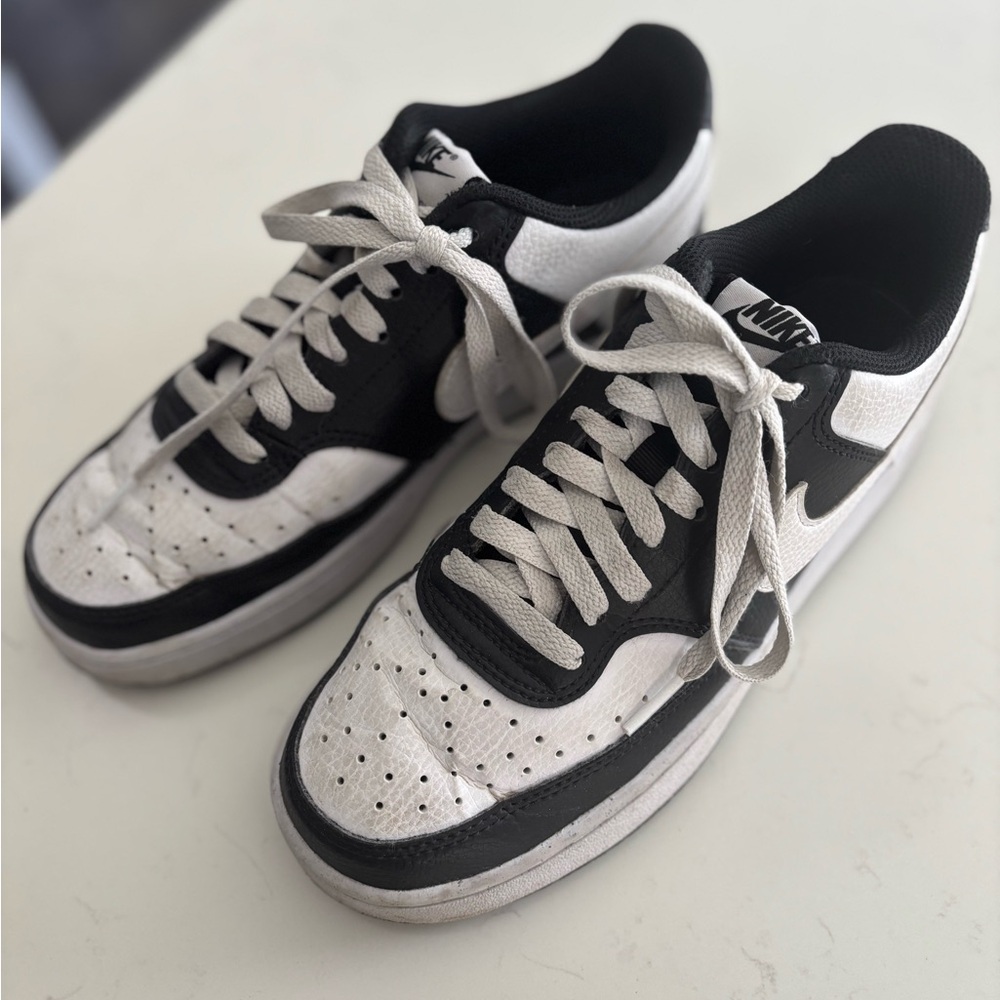 Nike Women's Black and White Sneakers